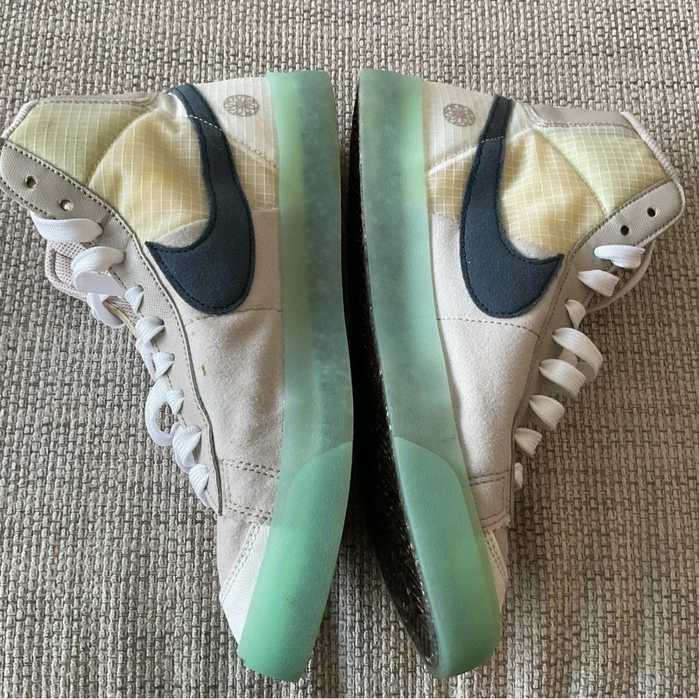 Nike Kids Sneakers in Tan and Green 7Y